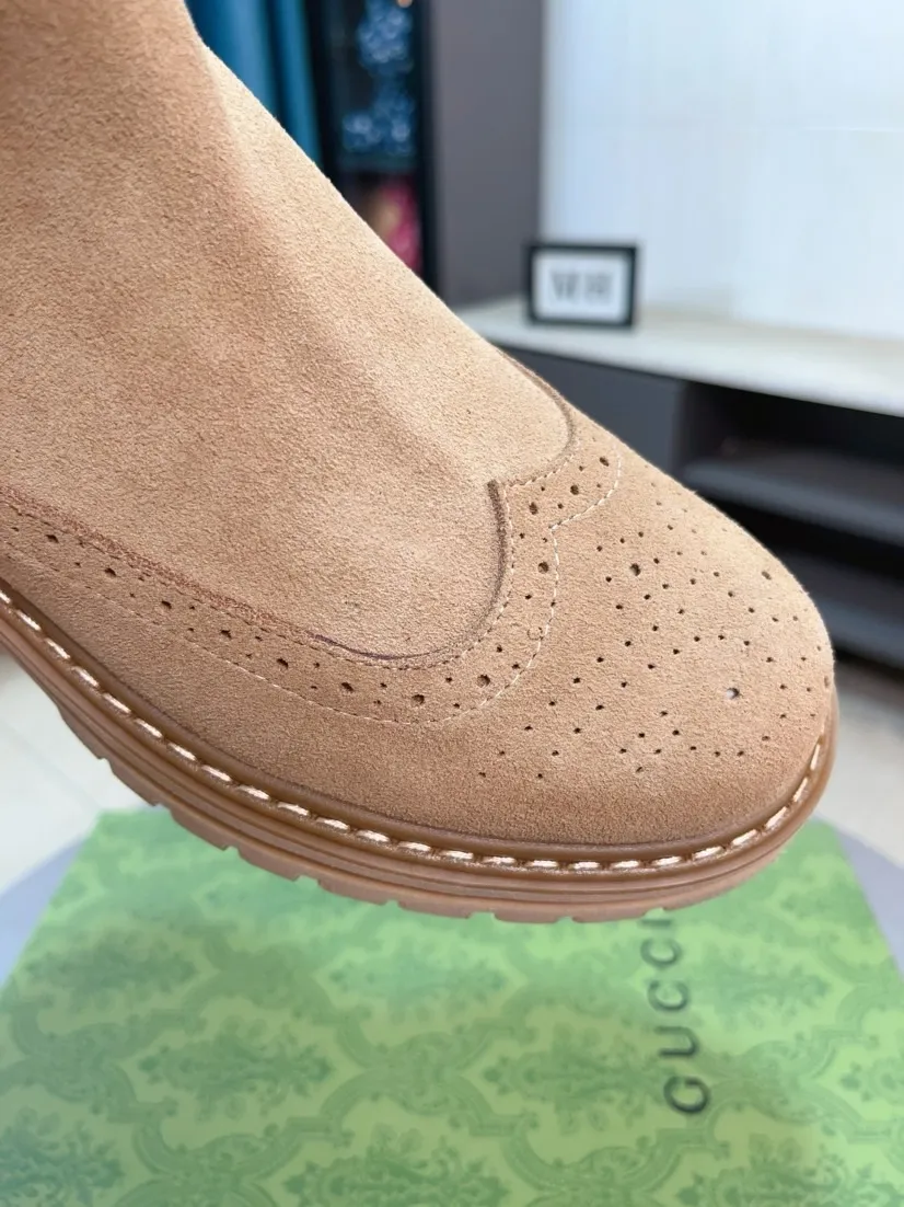 Men's shoes 💰540🌸🌸 (GUCCI) [cow lining plus velvet optional] [can be made without standard] New product Martin boots imported from Canada with full top layer high mercerized frosted fabric, punched using 3D digital technology, high-end and classy, ​​versatile to wear, full of three-dimensionality, close pictures will make you obsessed with the leather. You can't extricate yourself ~ the best on the market.          Fabric: Cowhide/Embossed Lining: Cowhide.          Please make a note when placing an order, sizes: 38-44 (37, 45, 46 can be customized and cannot be returned or exchanged) 5 colors available; black, gray, khaki, coffee, and earthy yellow